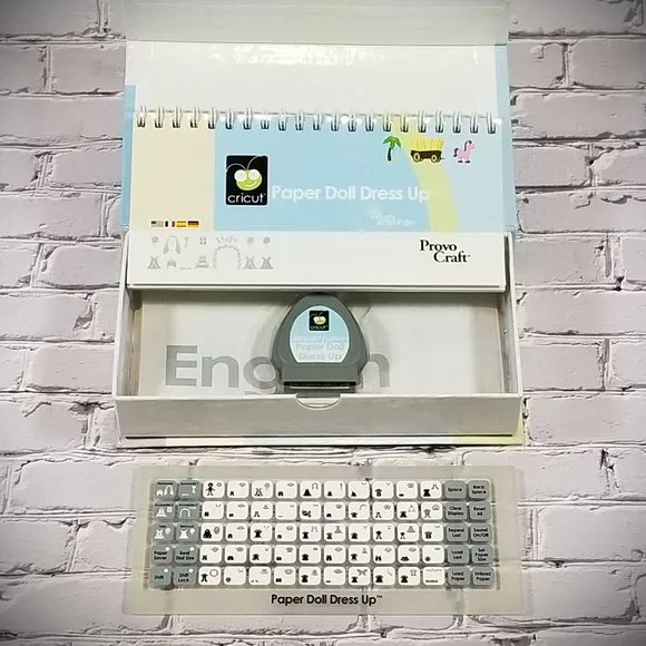 CRICUT - Paper Doll Dress Up - Provo Craft 2007 - Picture 2 of 5